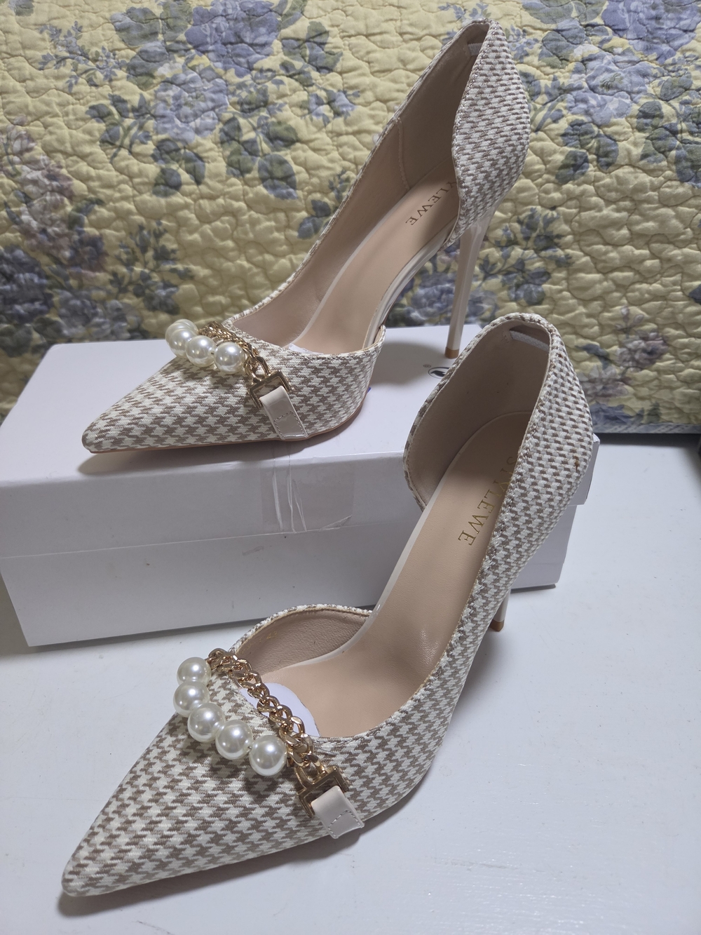 Pearl-Embellished Beige Houndstooth Pointed-Toe Pumps